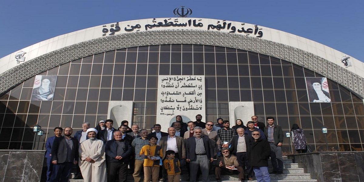 بازدید دانشگاهیان پردیس کشاورزی از نمایشگاه هوا فضای کشور