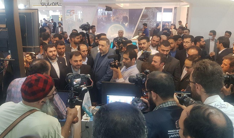 بازدید وزیر ارتباطات و فناوری اطلاعات از غرفه پارک علم و فناوری دانشگاه تربیت مدرس 